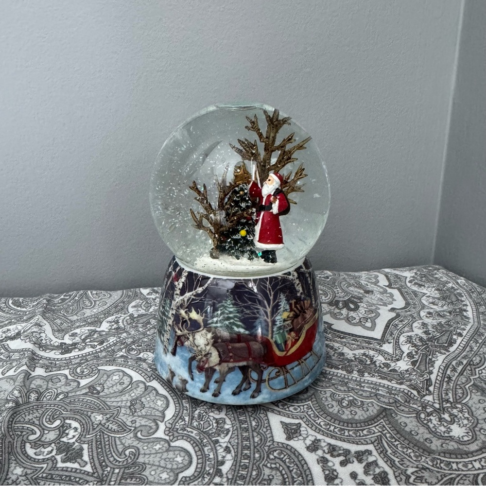 Santa Musical Snow Globe